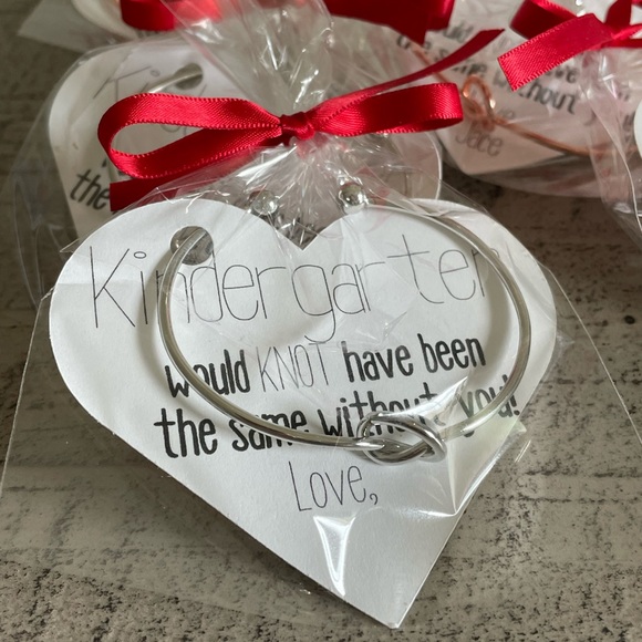 Gorgeous Knot Bracelets - Picture 1 of 4